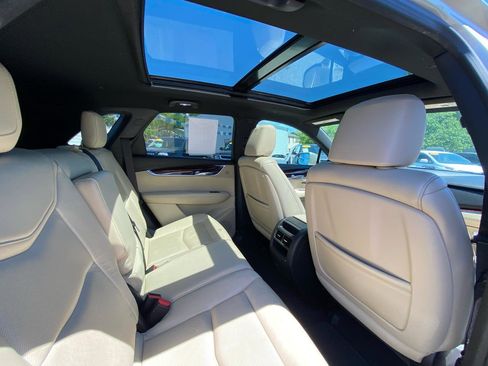 Used 2017 Cadillac XT5 Luxury w/ Driver Awareness Package FWD image 10
