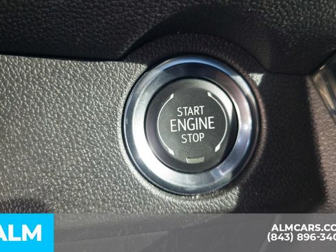 Used 2025 Chevrolet Traverse LT w/ Driver Confidence Package FWD image 9