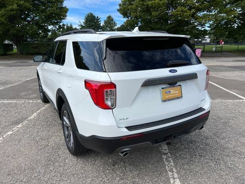 Used 2023 Ford Explorer XLT w/ Equipment Group 202A AWD/4WD image 8