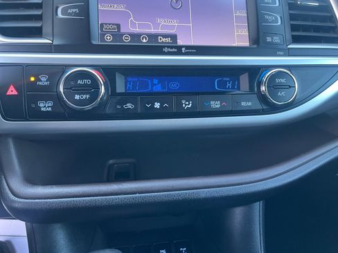 Used 2015 Toyota Highlander XLE image 31