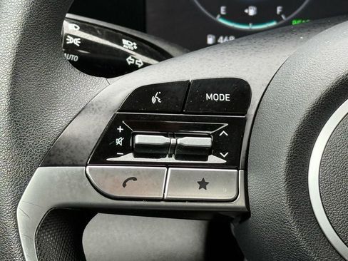 Used 2024 Hyundai Elantra Blue image 21