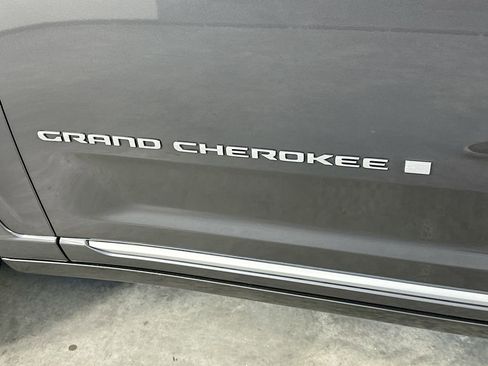 Used 2025 Jeep Grand Cherokee Summit AWD/4WD image 29