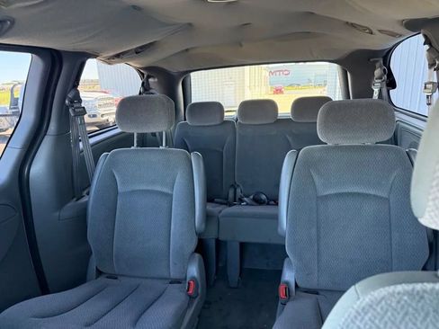 Used 2005 Chrysler Town & Country LX w/ Popular Equipment Group II FWD image 18