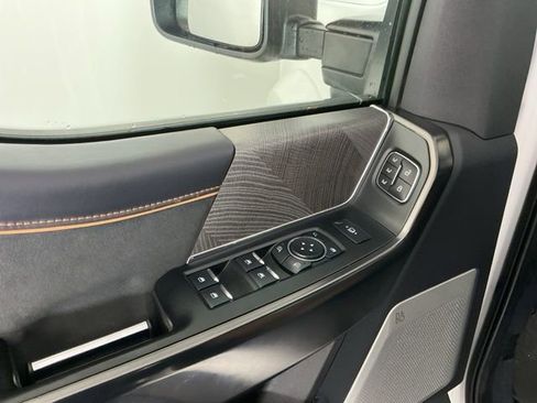 Used 2024 Ford F450 Platinum w/ FX4 Off-Road Package image 17