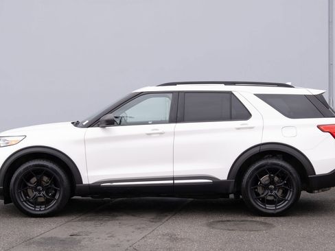 Used 2020 Ford Explorer XLT w/ Equipment Group 202A image 29