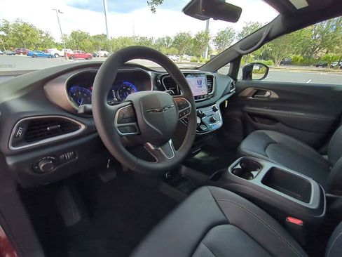 New 2026 Chrysler Voyager LX image 10