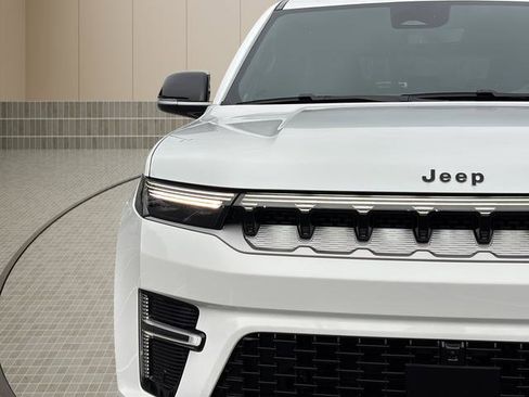 New 2026 Jeep Grand Wagoneer 4WD w/ Premium Group I image 10