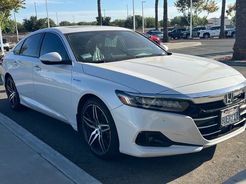 Used 2021 Honda Accord Touring image 2