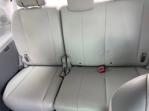 Used 2012 Toyota Sienna Limited w/ Premium Pkg image 10