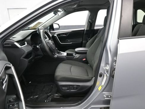Used 2022 Toyota RAV4 XLE w/ Convenience Package FWD image 11