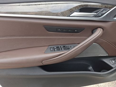 Used 2022 BMW M550i xDrive w/ Premium Package image 12