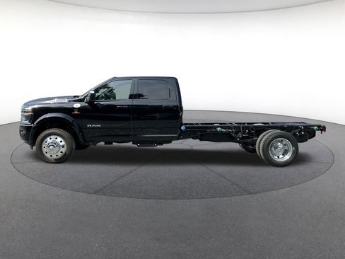New 2026 RAM 5500 4x4 Crew Cab image 2