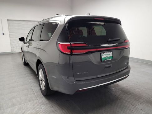 Used 2022 Chrysler Pacifica Touring AWD/4WD image 6