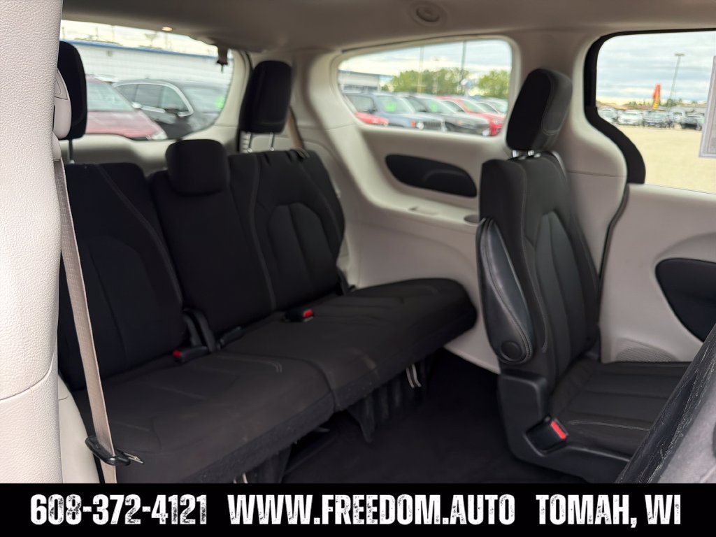 Used 2023 Chrysler Voyager LX FWD image 33