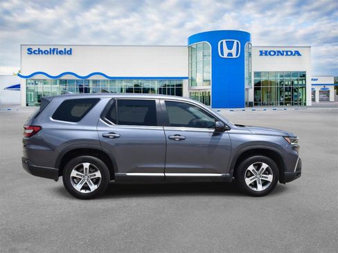 Used 2025 Honda Pilot EX-L image 2
