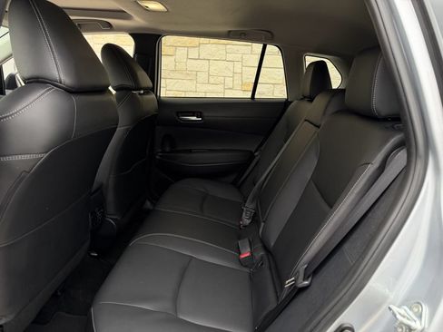 Used 2022 Toyota Corolla Cross XLE w/ Convenience Package FWD image 28