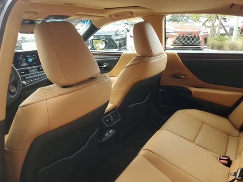 Used 2025 Lexus ES 350 w/ Premium Package image 12