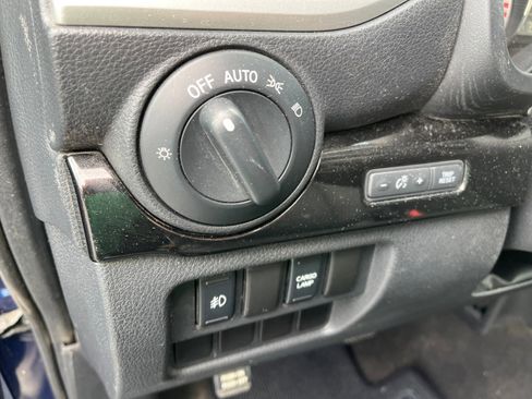 Used 2017 Nissan Titan SV AWD/4WD image 20
