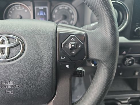 Used 2017 Toyota Tacoma TRD Off-Road w/ Tow Package image 19