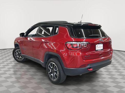 Used 2025 Jeep Compass Trailhawk AWD/4WD image 5