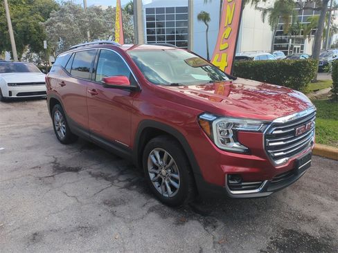 Used 2022 GMC Terrain SLT image 2