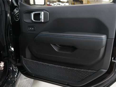 Used 2024 Jeep Wrangler High Altitude AWD/4WD image 9