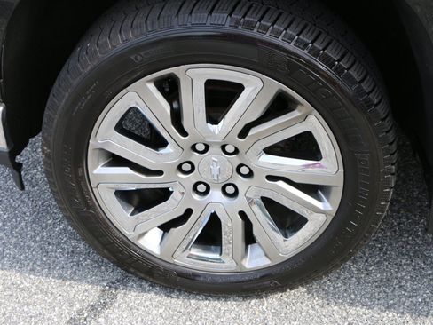 Used 2019 Chevrolet Silverado 1500 LTZ w/ LTZ Premium Package AWD/4WD image 13
