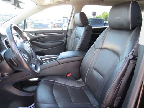 Used 2019 Buick Enclave Avenir w/ Avenir Technology Package AWD/4WD image 14