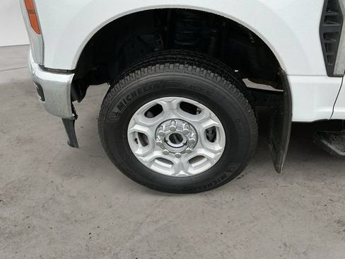 Used 2025 Ford F350 XLT AWD/4WD image 9