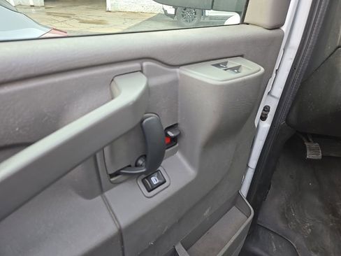 Used 2019 Chevrolet Express 3500 Extended w/ Driver Convenience Package RWD image 10