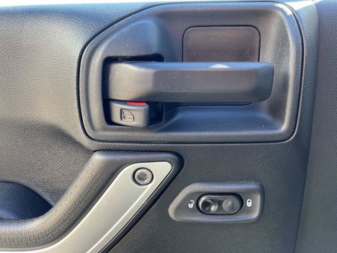 Used 2018 Jeep Wrangler Unlimited Sahara w/ Max Tow Package image 15