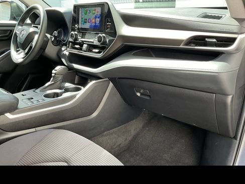 Used 2023 Toyota Highlander L FWD image 9
