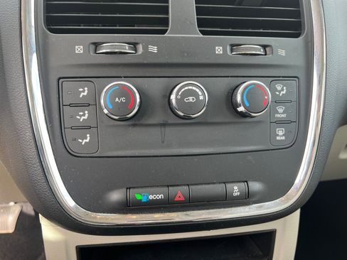 Used 2016 Dodge Grand Caravan American Value Package image 28