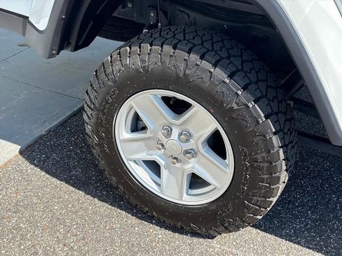 Used 2021 Jeep Gladiator Sport AWD/4WD image 27