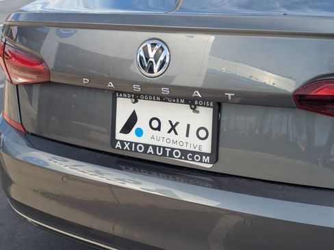 Used 2022 Volkswagen Passat 2.0T image 5