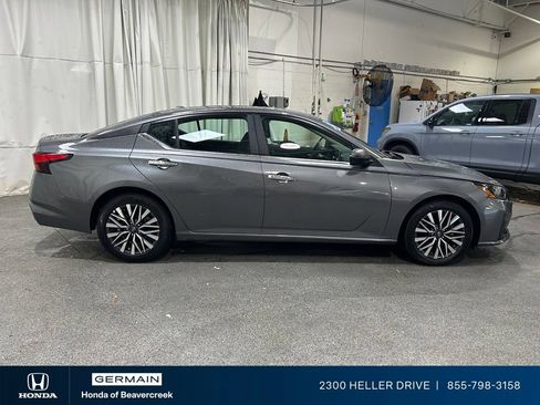 Used 2025 Nissan Altima 2.5 SV FWD image 9