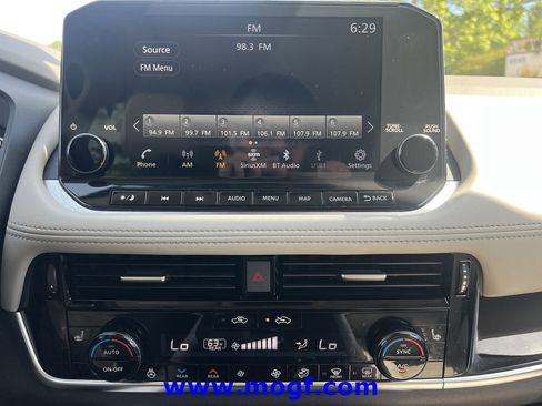 Used 2023 Nissan Rogue SL w/ SL Premium Package FWD image 4