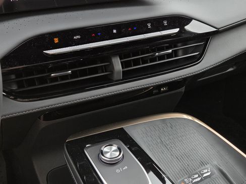 New 2026 Buick Enclave Avenir w/ Super Cruise Package FWD image 12