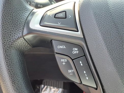 Used 2019 Ford Fusion SE FWD image 12