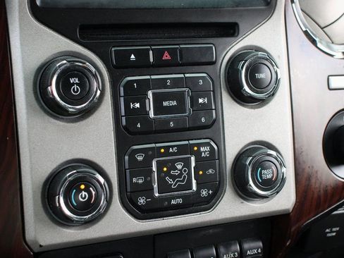 Used 2016 Ford F250 Lariat w/ Lariat Ultimate Package image 31