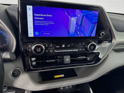 Used 2024 Toyota Highlander Limited image 20