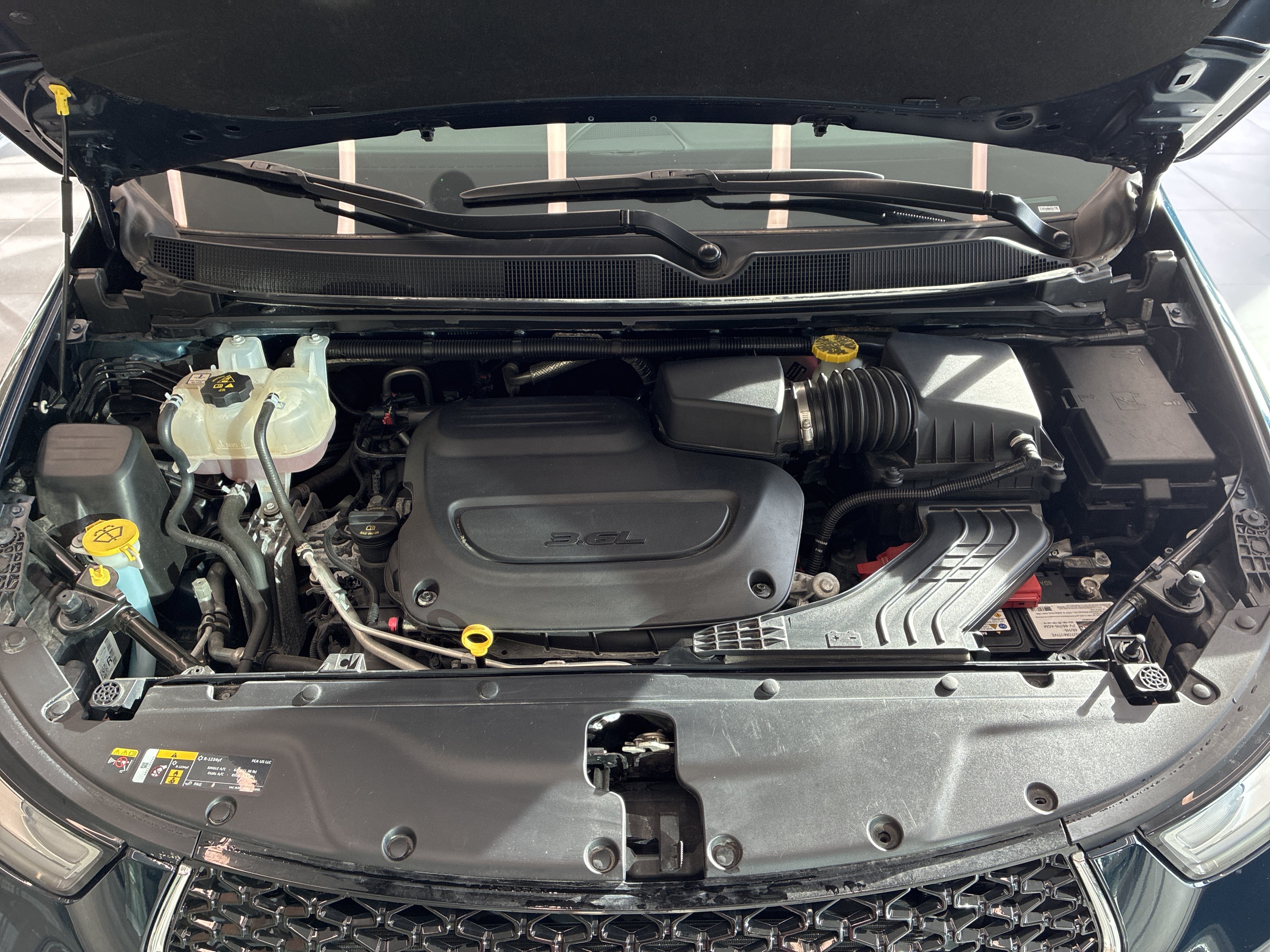 Certified 2023 Chrysler Pacifica Limited w/ Uconnect Theater Family Group AWD/4WD image 9