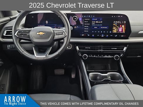 Used 2025 Chevrolet Traverse LT image 20