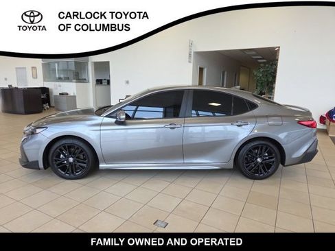 Used 2025 Toyota Camry SE FWD image 3