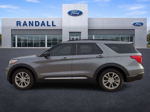 Used 2023 Ford Explorer XLT w/ Equipment Group 202A RWD image 3
