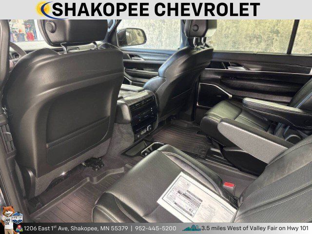 Used 2023 Jeep Wagoneer L Series III w/ Convenience Group I AWD/4WD image 4