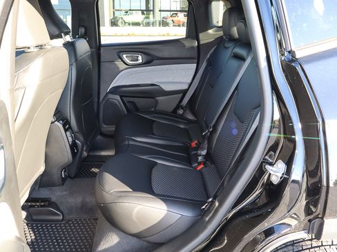 New 2026 Jeep Compass Latitude image 14