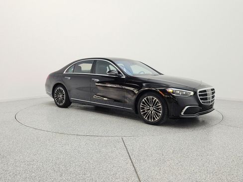 Used 2023 Mercedes-Benz S 580e 4MATIC Sedan image 3