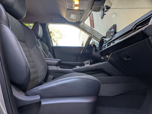 Used 2022 Mitsubishi Outlander SE image 11