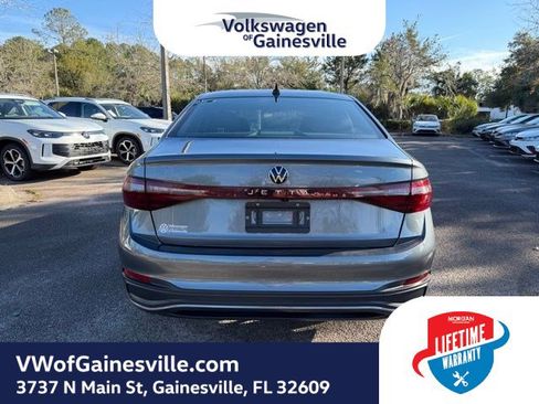 Certified 2025 Volkswagen Jetta Sport image 5